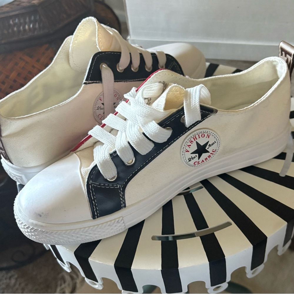Source Unknown White and Black Athletic Shoes with Red  striped .